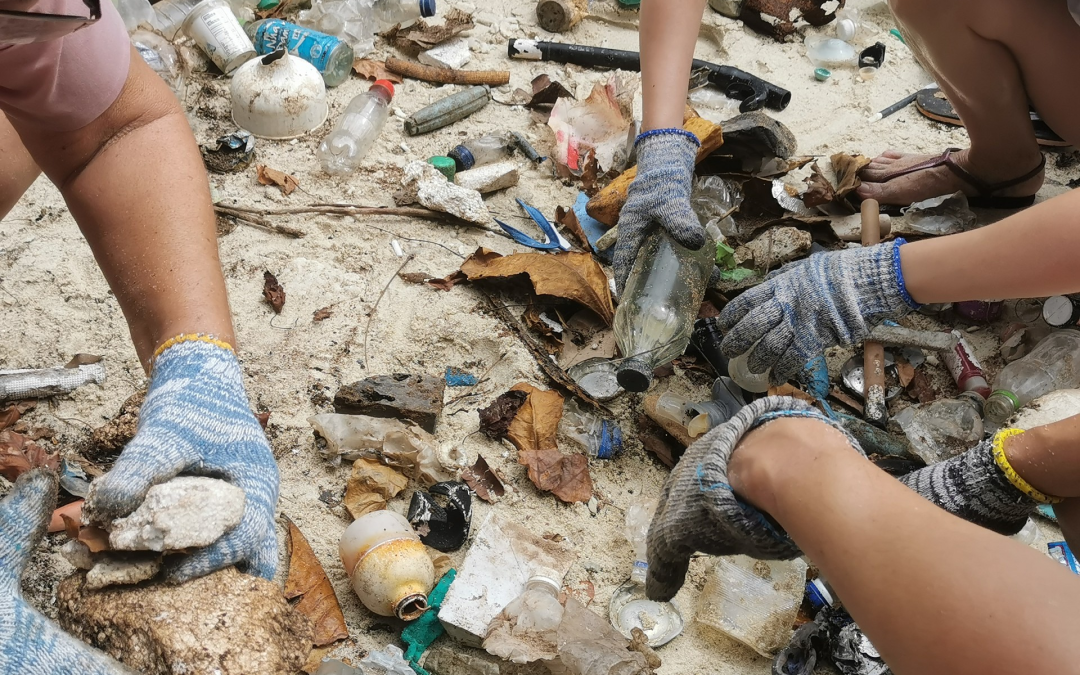 Malaysians Responding to The Ocean’s ‘Kod Blue’ by Cleaning Beaches Around Malaysia